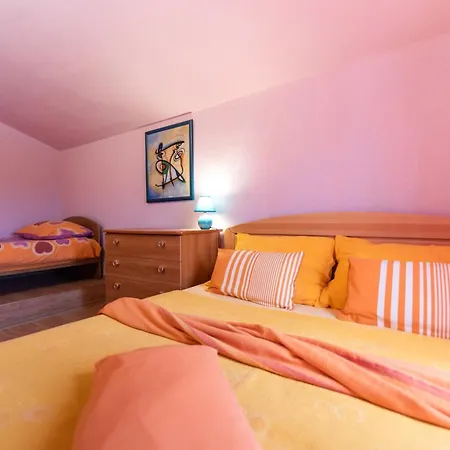 Karen - Three Bedroom With Terrace A5 Vinišće