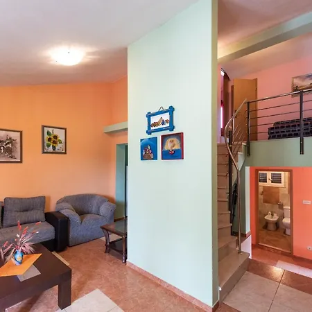 Karen - Three Bedroom With Terrace A5 * Vinišće