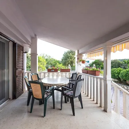 Appartement Karen - Three Bedroom With Terrace A5 Vinišće