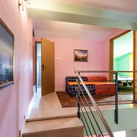 Karen - Three Bedroom With Terrace A5 Apartment *