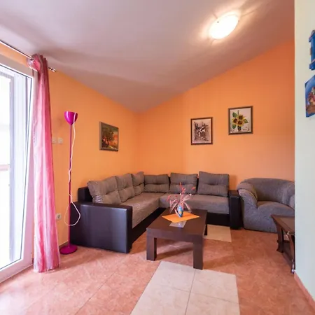 Apartment Karen - Three Bedroom With Terrace A5