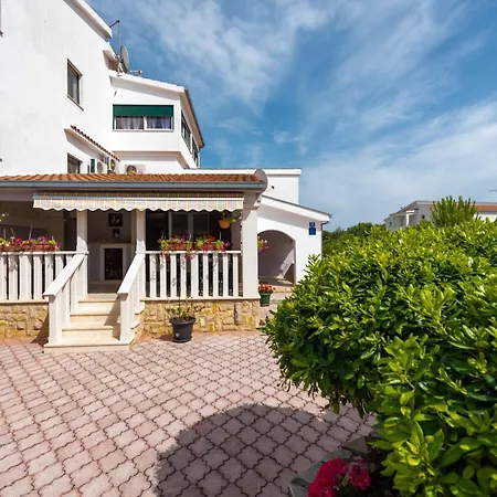 3 Bedroom With Terrace Vinišće